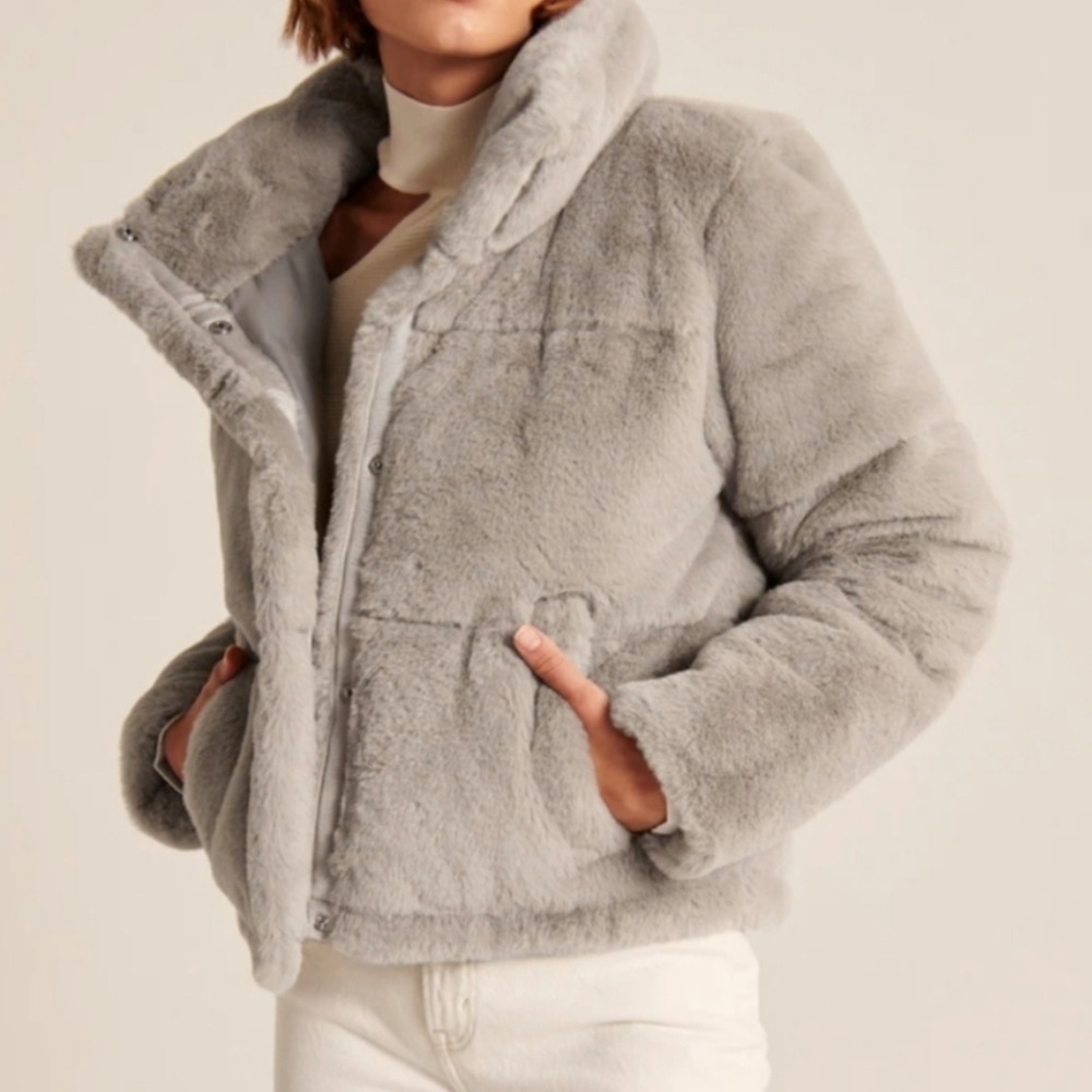 Abercrombie & Fitch Gray Faux Fur Cropped Mini Puffer EUC